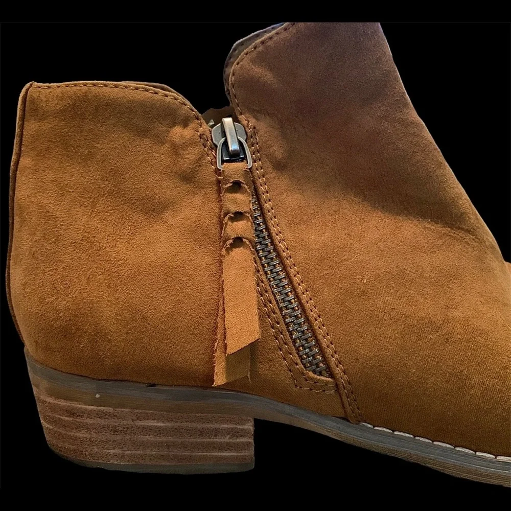American Eagle tan Suede ankle boots Size 8